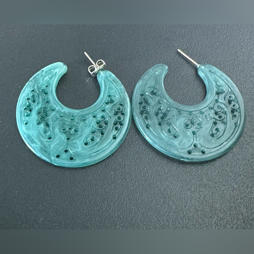 Vintage  Avon green carved hoops pierced earrings